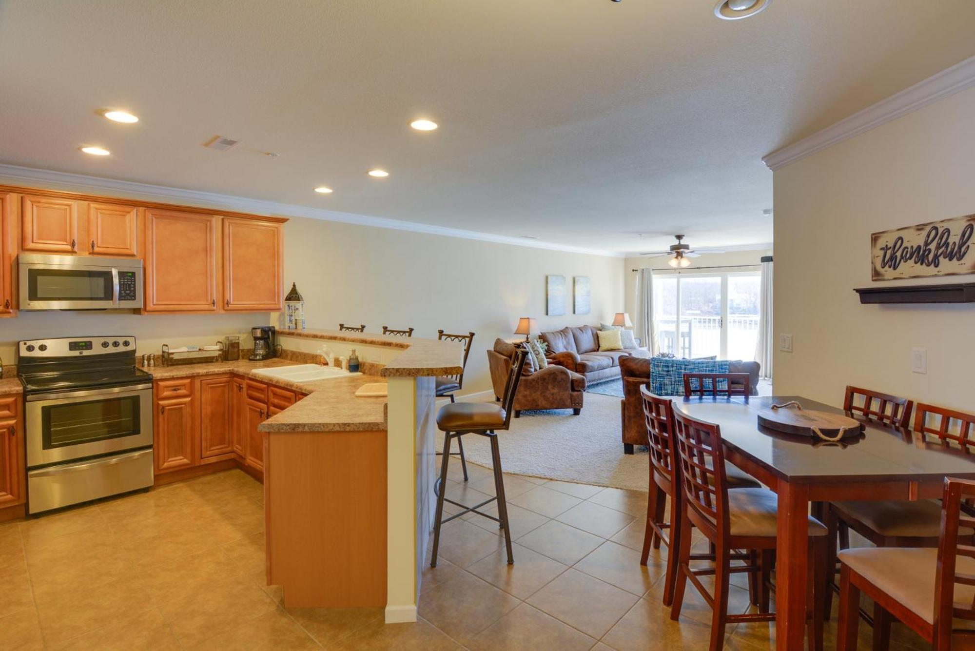 Lakefront Osage Beach Condo With Pool And Water Views! Eksteriør bilde